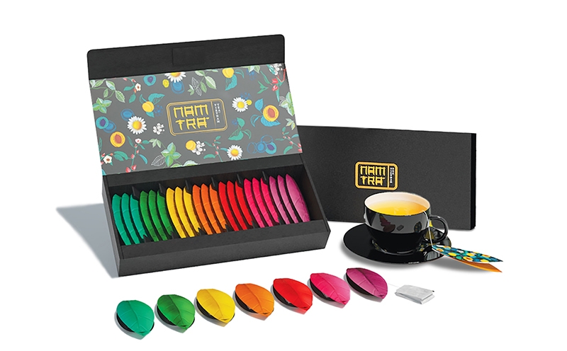 花茶包裝設(shè)計(jì),產(chǎn)品共有杏仁，蓮花，雛菊，薄荷葉等花茶種類