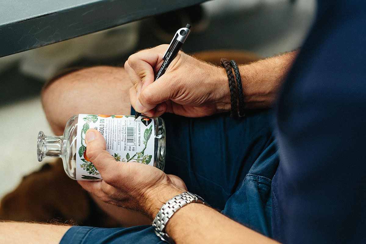 經典海角干燥風格,淡淡的柑橘味白酒包裝設計